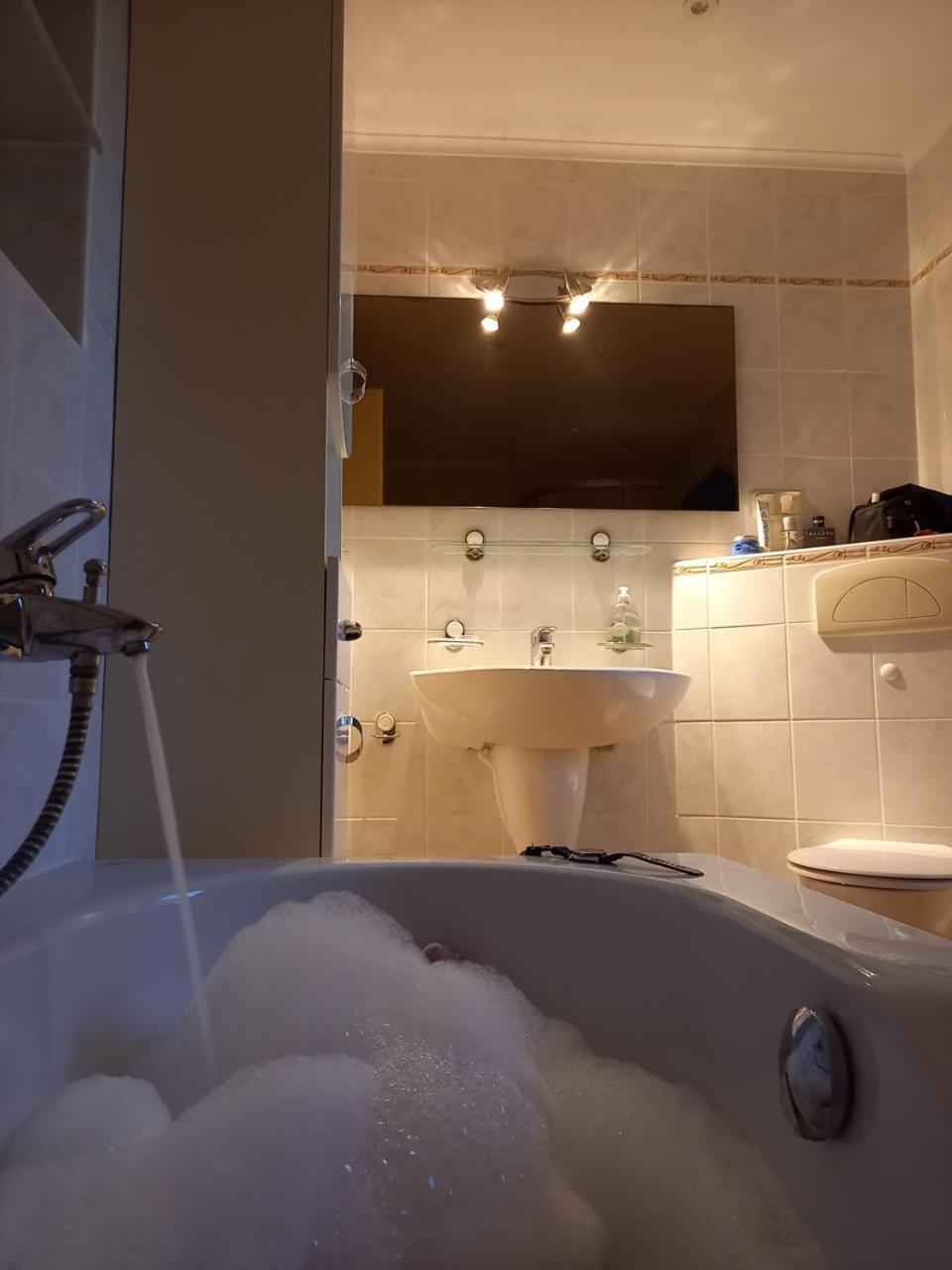 Ferienwohnung Leonie Mit Sauna ツィノヴィッツ エクステリア 写真